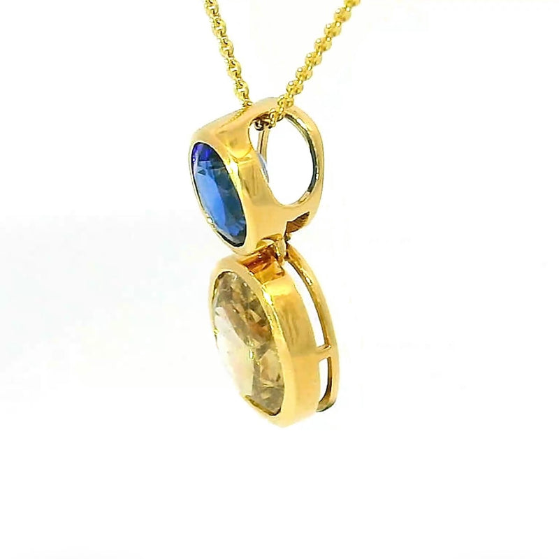 Edler Anhänger in 18 Karat Gelbgold mit hochfeinem Saphir & Fancy Brillant