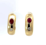 Zeitlose Halbkreolen in 14 Karat Gelbgold mit Rubin und Brillanten
