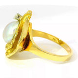 Handgefertigter Ring in 18 Karat Gelbgold mit besonderer Perle & Brillant