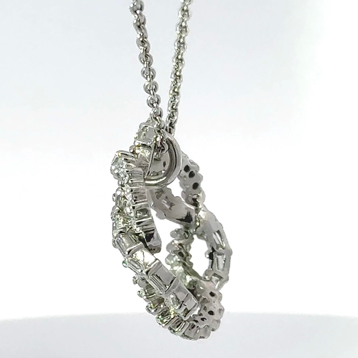Ausgefallener Vintage-Anhänger in 18 Karat Weißgold mit Diamanten