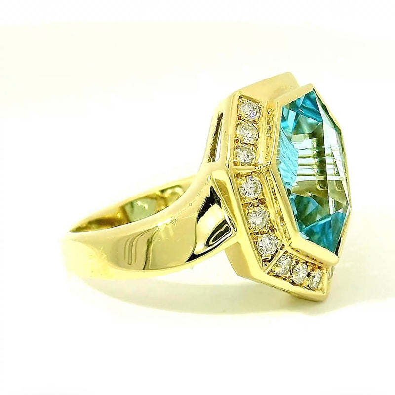 Ausgefallener Ring in 14 Karat Gelbgold mit leuchtendem Topas & Brillanten