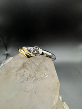 Noble bicolor ring made of 18 carat yellow gold and 950 platinum with very fine diamonds - handmade