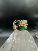 Massiver Ring in 18 Karat Gelbgold mit Smaragd, Saphir und Brillant