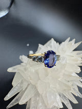 Moderner steinbetonter Ring in 14 Karat Gelbgold mit Tansanit und Brillanten