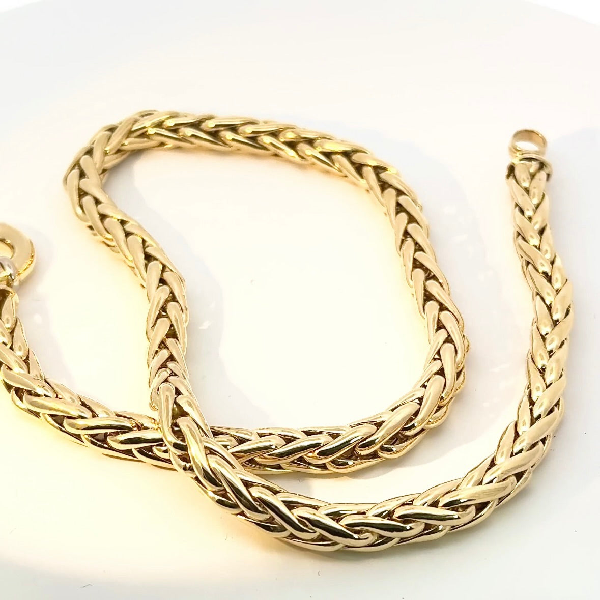 Dominant braided chain in 18 carat (750) yellow gold with large spring ring