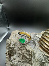 Eleganter Bicolor Ring in 18 Karat Gold mit feinen Smaragd & Brillanten