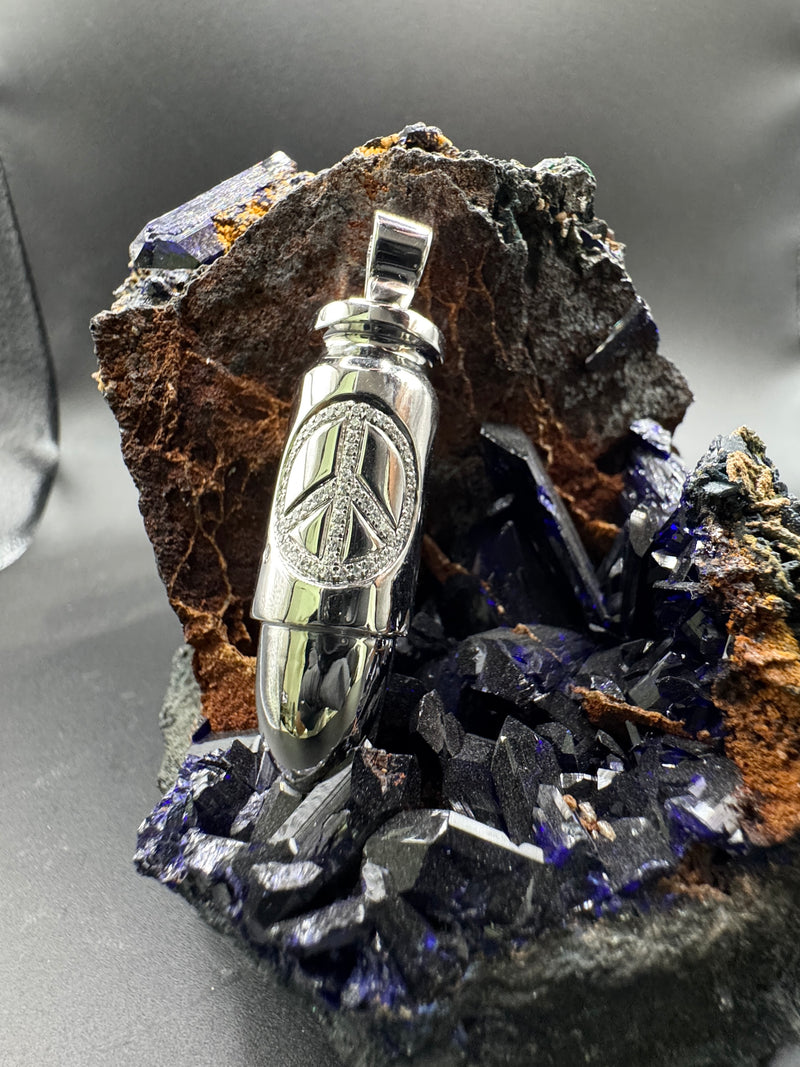 Symbolischer Patronen/Peace Anhänger in 14 Karat Weißgold mit Brillanten