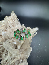 Lebhafter Ring in 14 Karat Gelbgold mit leuchtenden Smaragden und Diamanten