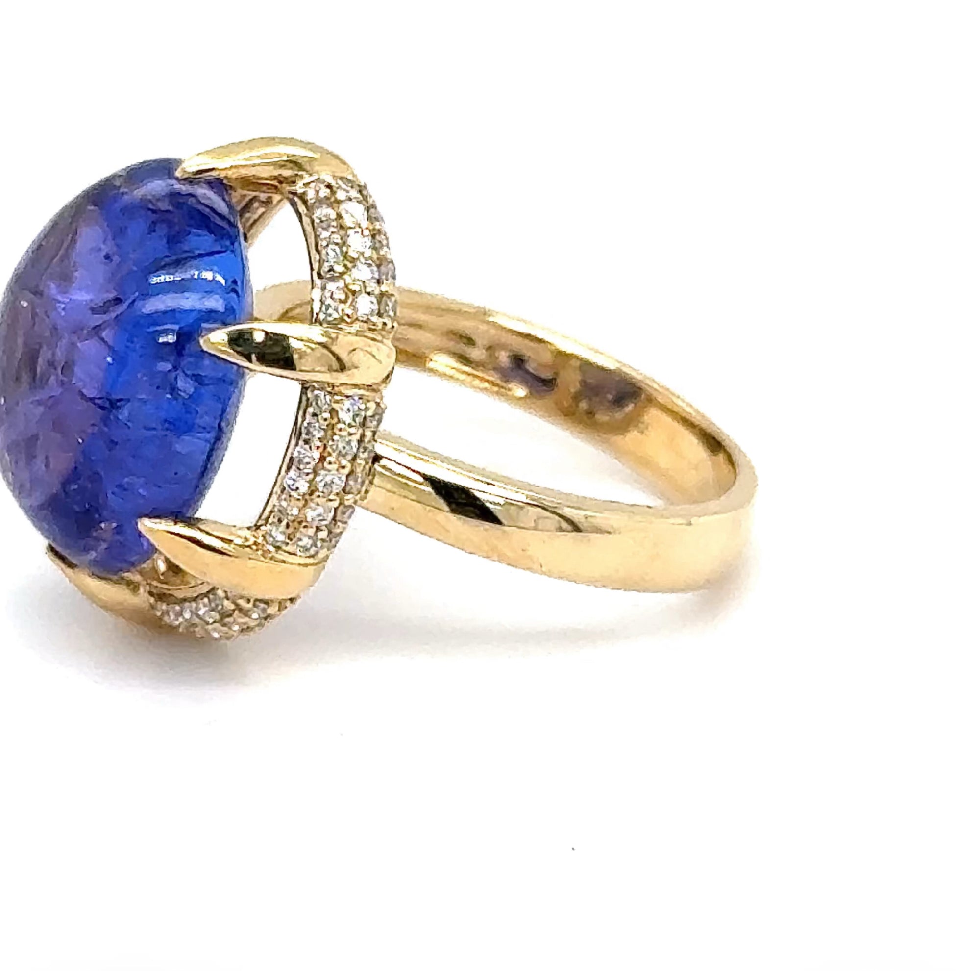 Ausgefallener Tansanit Ring in 14 Karat Gelbgold mit feinen Brillanten