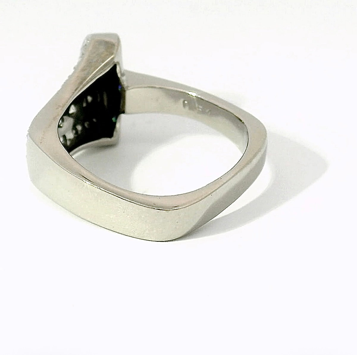 Edler Ring in 18 Karat Weißgold mit feinen Brillanten - Massive Handarbeit