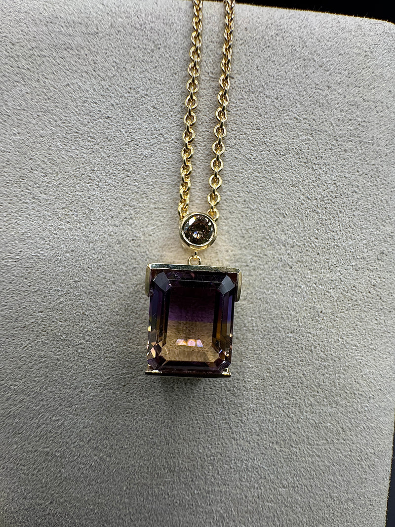 Moderner Ametrin Anhänger in 14 Karat Gelbgold mit Fancy Brillant