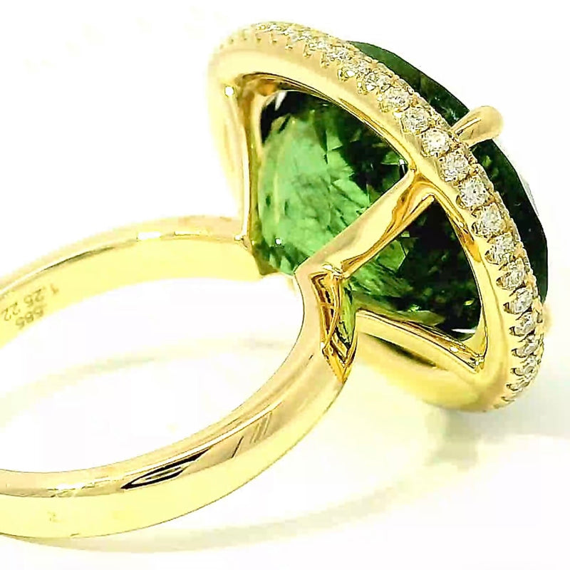 Einmaliger Ring in 14 Karat Gelbgold mit riesigem Peridot & Brillanten