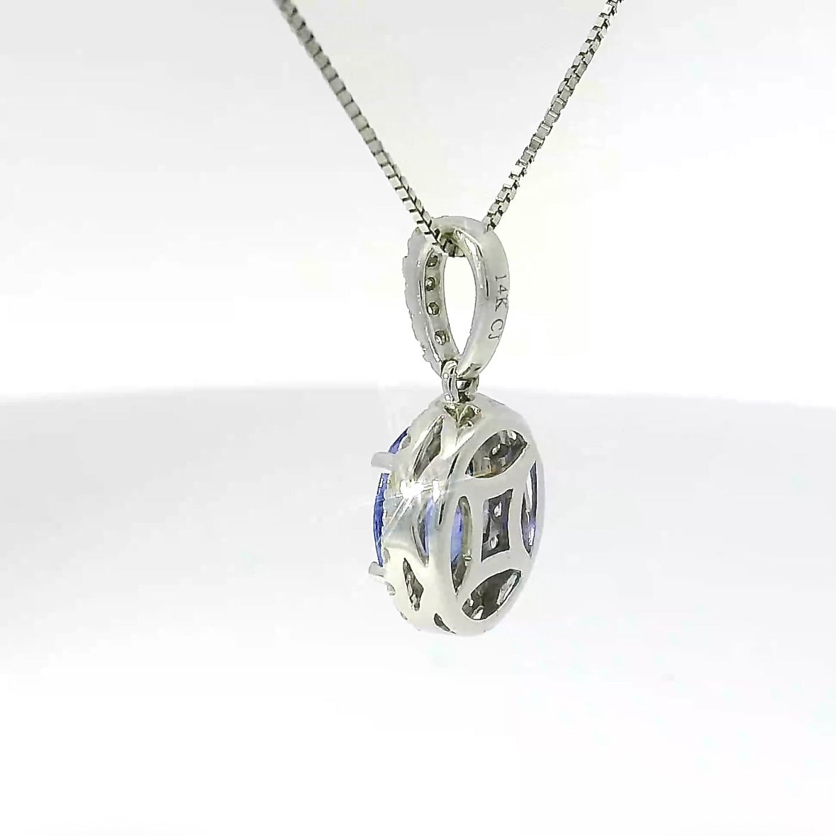 Moderner Anhänger in 14 Karat Weißgold mit Tansanit & Brillanten