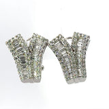 Aufregende Ohrringe in 18 Karat Weißgold mit Brillanten & Diamant-Baguettes