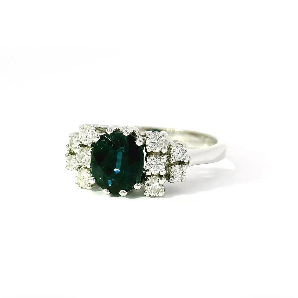 Steinbetonter Ring in 14 Karat Weißgold mit Saphir & Brillanten