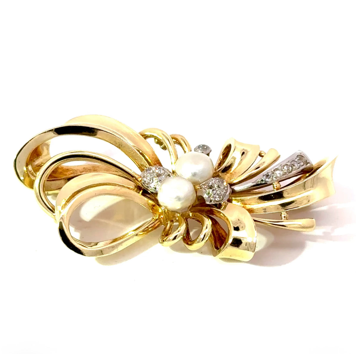 Vintage Brooch in 14 Karat Yellow Gold with Diamonds and Pearls