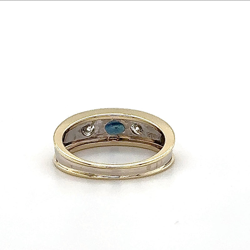 Zeitloser Ring in 14 Karat Bicolor mit feinen Thai-Saphir und Brillanten