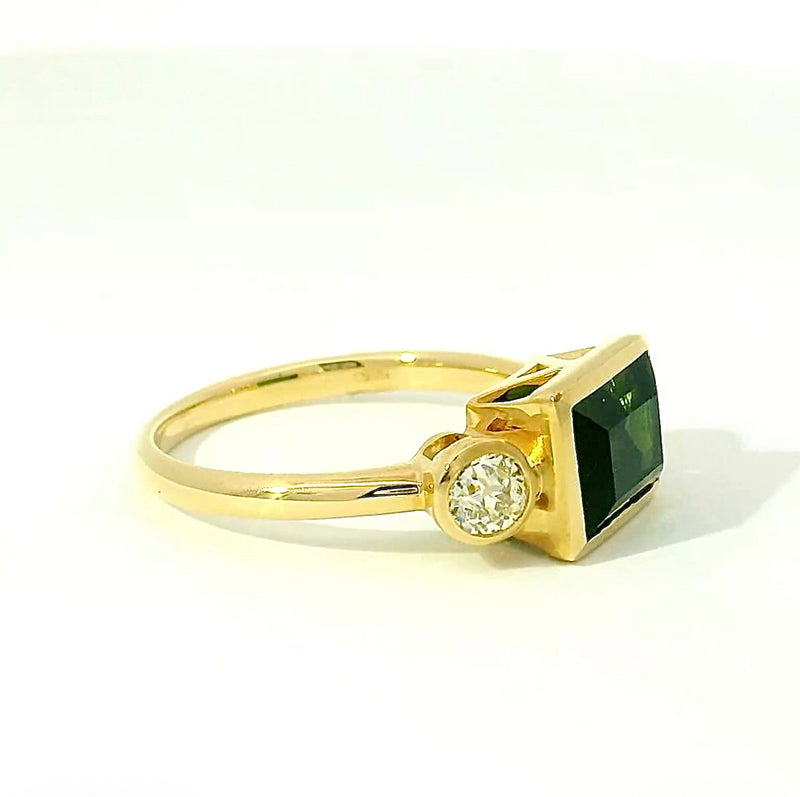 Moderner Turmalin Ring in 14 Karat Gelbgold mit Altschliff Diamanten