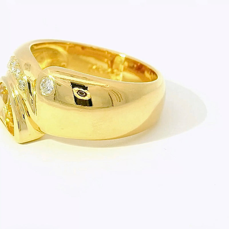 Handgefertigter Ring in 18 Karat Gelbgold mit gelbem Saphir und Brillanten