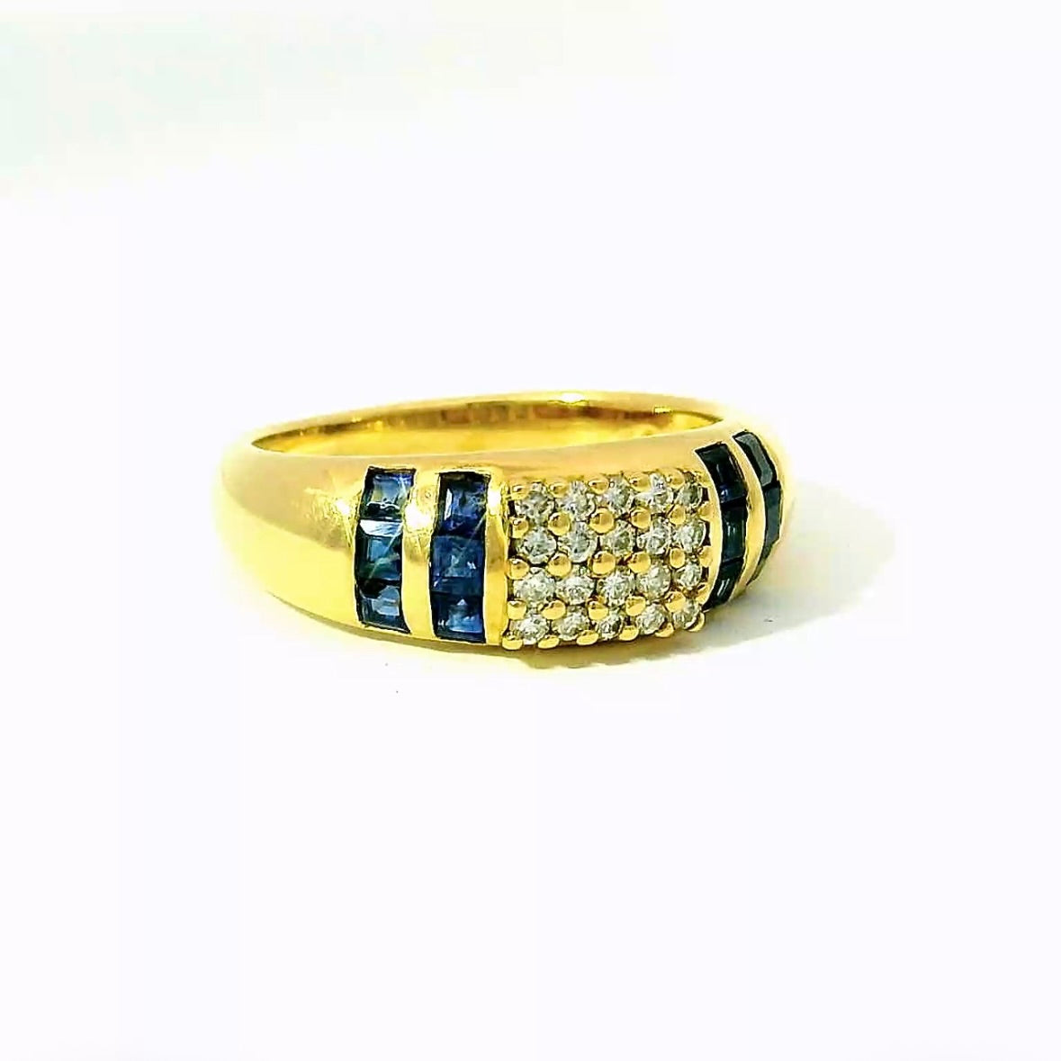 Edler Ring in 18 Karat Gelbgold mit feinen Brillanten & Saphiren