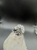 Zeitloser Cocktail Ring in 14 Karat Weißgold mit feinen Brillanten