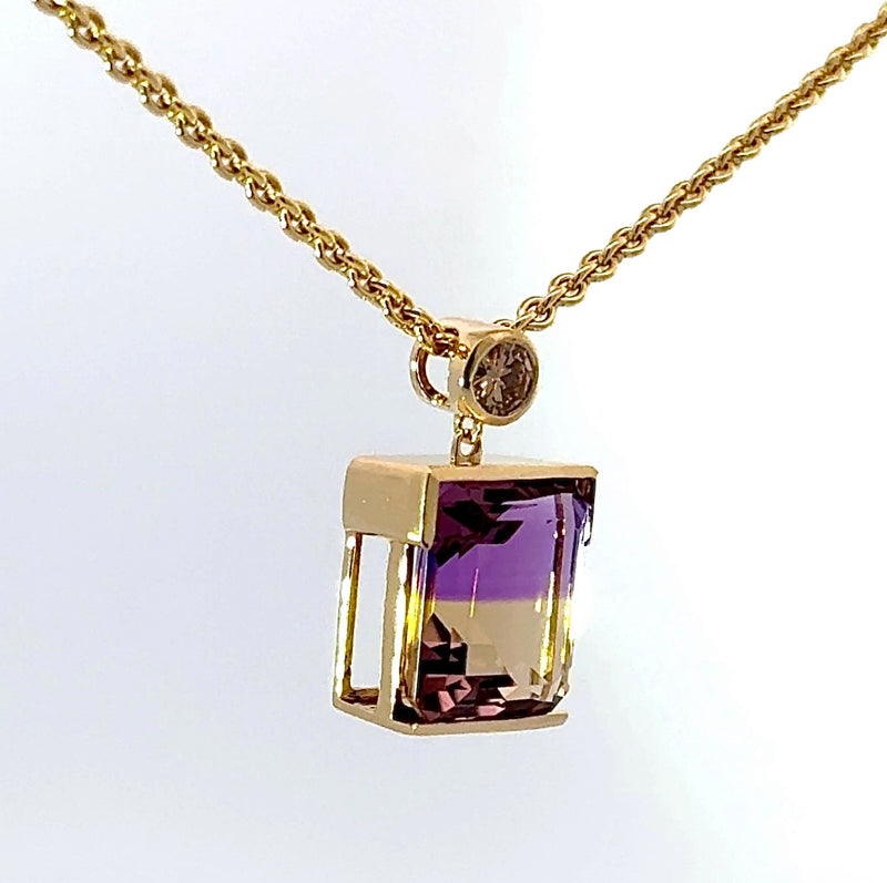 Moderner Ametrin Anhänger in 14 Karat Gelbgold mit Fancy Brillant