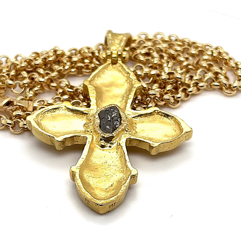 Unverwechselbares Kreuz in 18 Karat Gelbgold mit großen Rohdiamant und Kette