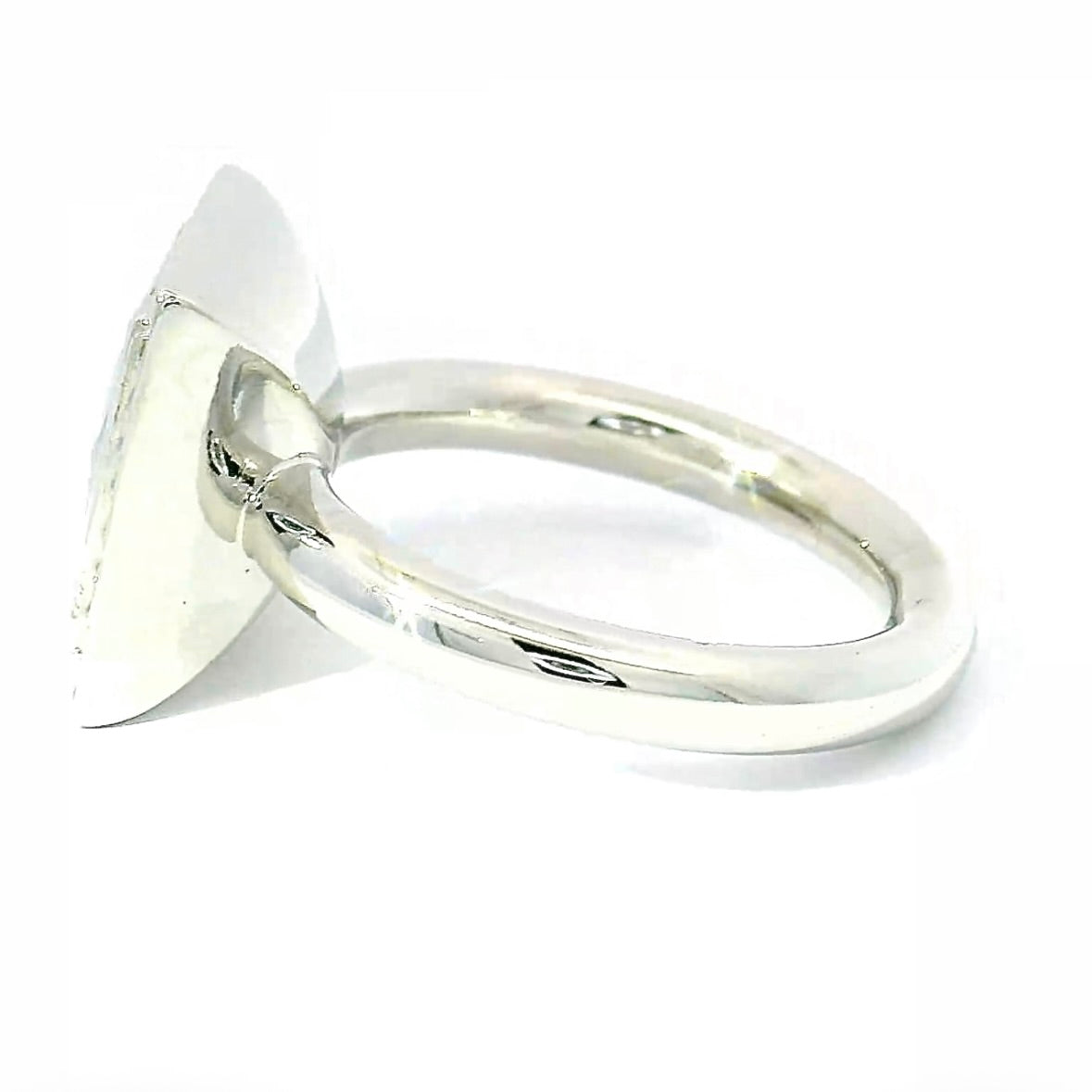 Massiver Ring in 18 Karat Weißgold mit Amethyst und Brillanten