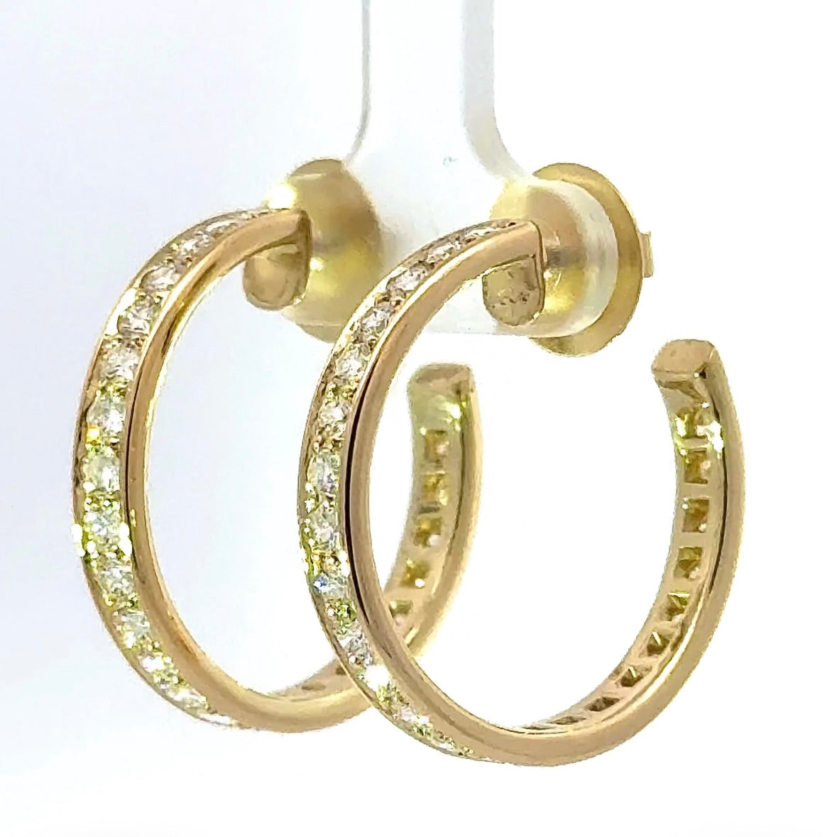 Edle Kreolen in 18 Karat Gelbgold mit 3,36 Karat hochfeinen Brillanten