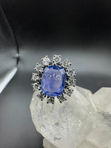 Prunkvoller Entourage Ring in 18 Karat Weißgold mit Saphir & Brillanten