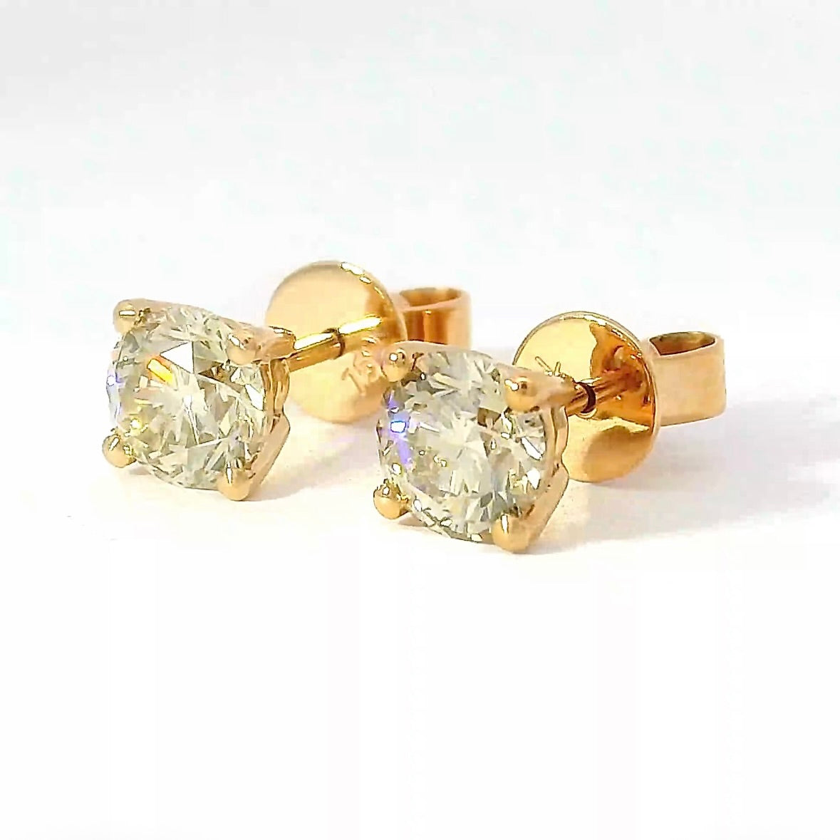 Elegante Ohrstecker in 18 Karat Roségold mit champagnerfarbenen Brillanten