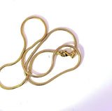 Zeitlose Schlangenkette in 8 Karat Gelbgold mit Karabiner