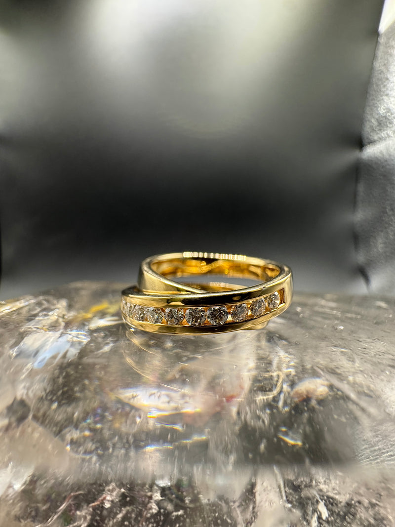 Moderner Design-Ring in 14 Karat Gelbgold mit feinen Brillanten | Ringe - Schmuck Schroll