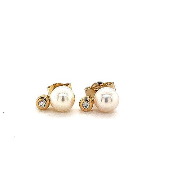 Elegante Ohrringe in 18 Karat Gelbgold mit feinen Brillant und Perlen