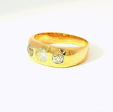 Zeitloser Vintage-Ring in 14 Karat Gelbgold mit drei Altschliff-Diamanten