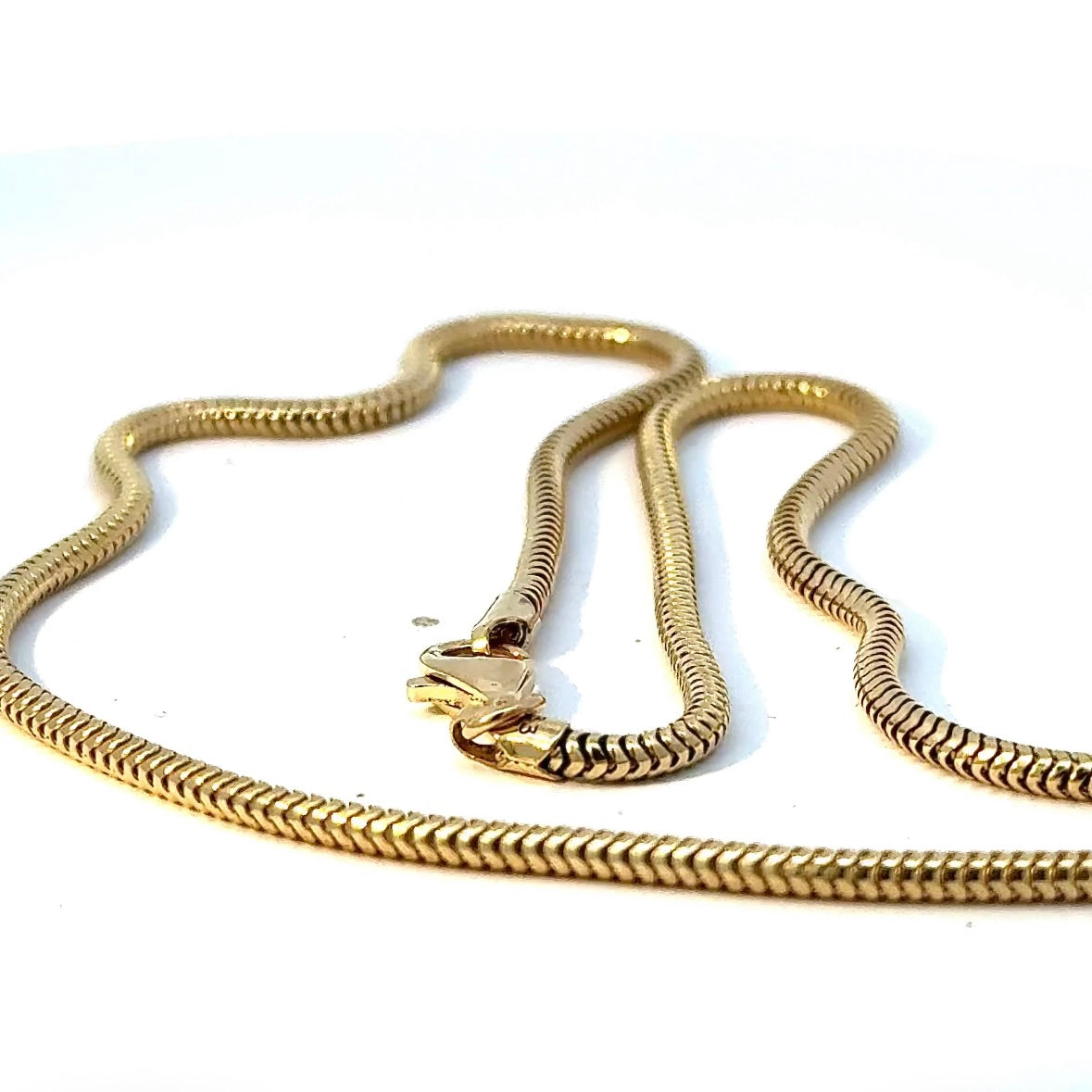 Elegante Schlangenkette in 8 Karat Gelbgold mit Karabinerverschluss
