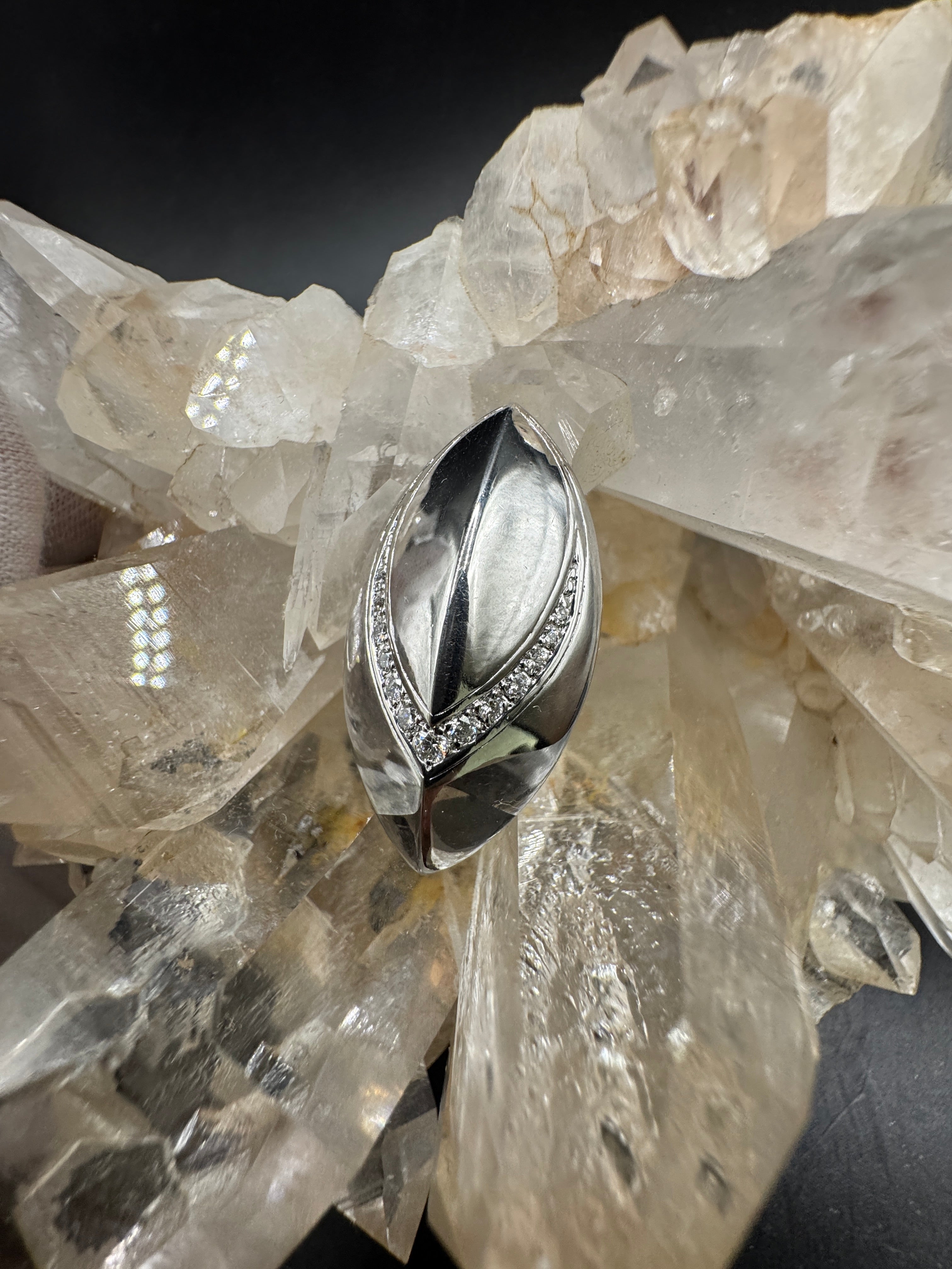 Elegante 18k witgouden hanger met briljant geslepen diamanten