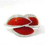 Edler Ring in 18 Karat Weißgold mit leuchtender Koralle & Brillanten