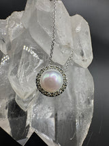 Zeitloser Moncara Anhänger in 14 Karat Weißgold mit Perle & Brillanten