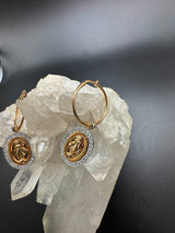 Moderne Madonna Ohrringe in 14 Karat Gold mit feinen Brillanten