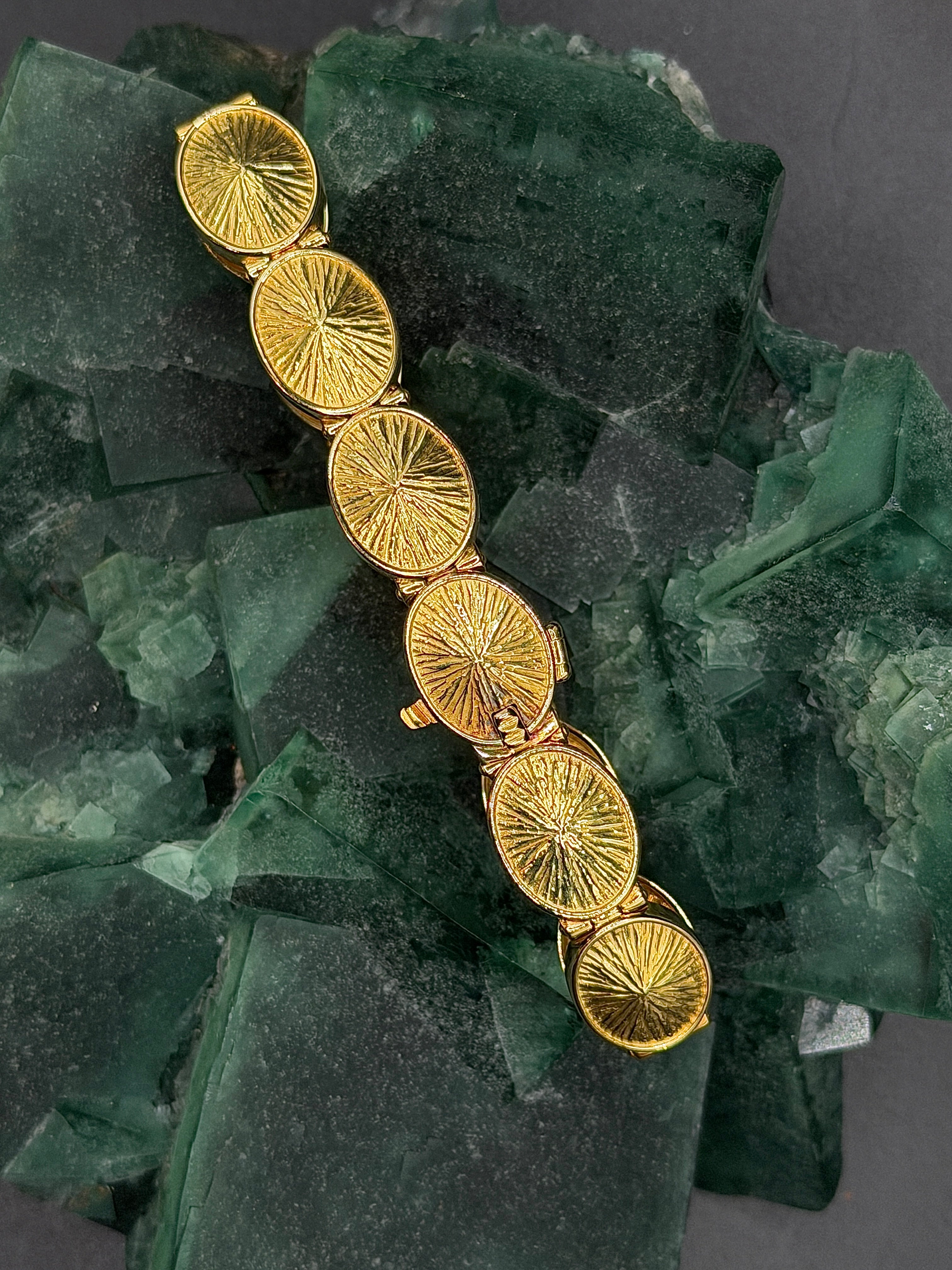 Solid designer bracelet by Fries Arauner in 18 karat (750) yellow gold