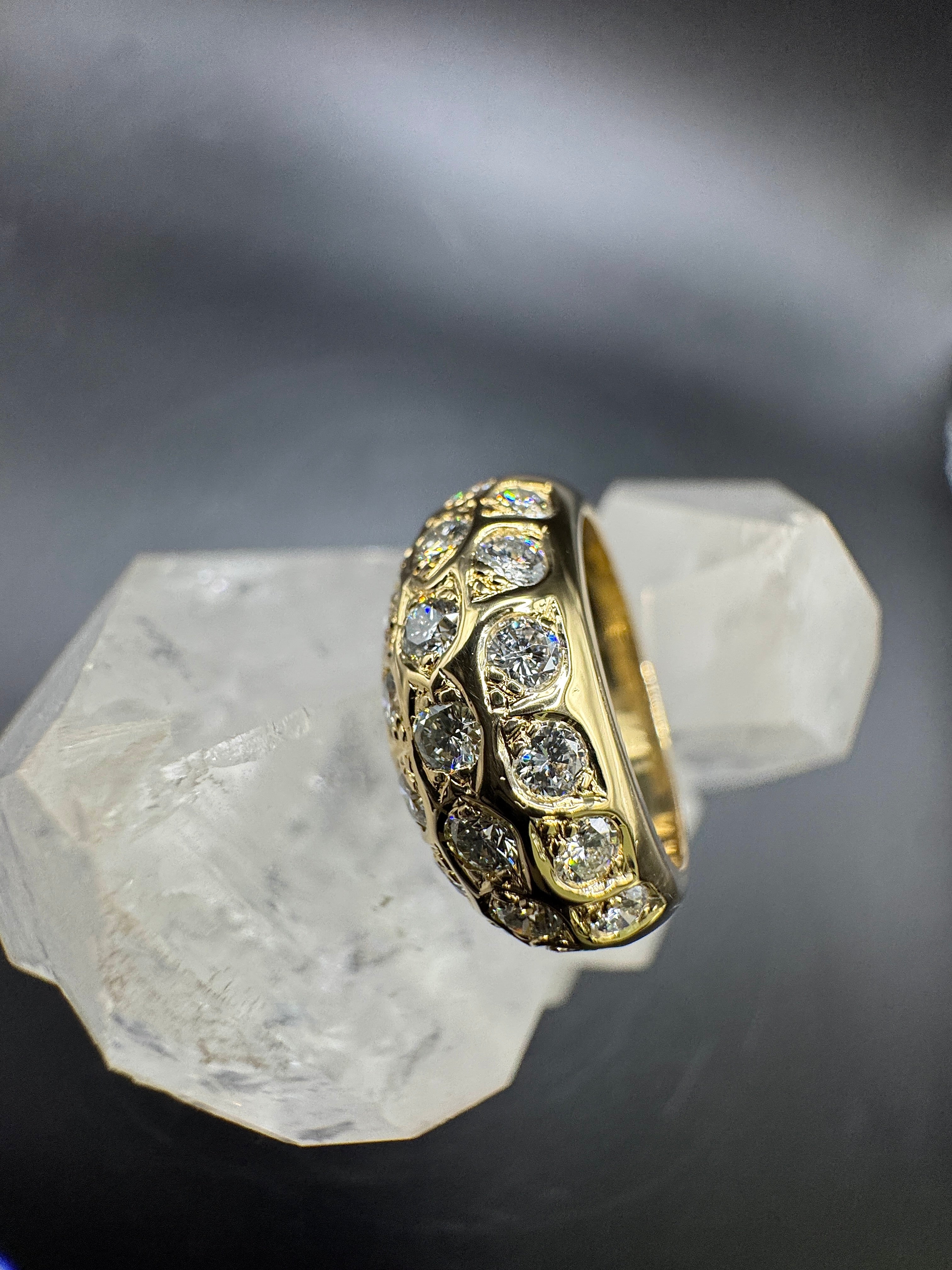 Stilvoller & breiter Ring in 18 Karat Gelbgold mit feinen Brillanten
