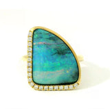 Moderner Ring in 14 Karat Gelbgold mit australischem Opal & Brillanten