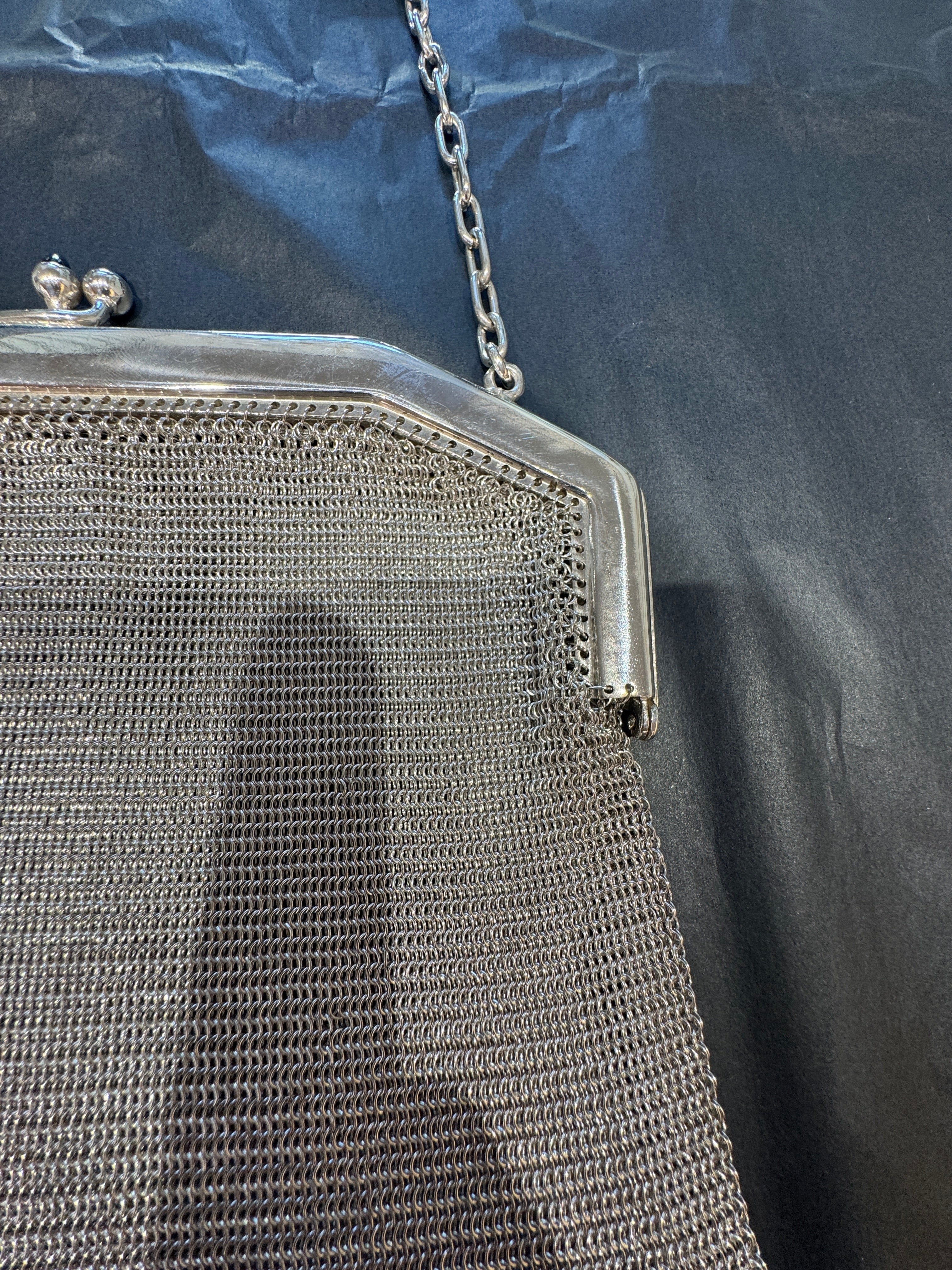 Einmalige Silbertasche aus 800er Silber mit blauen Schmucksteinen