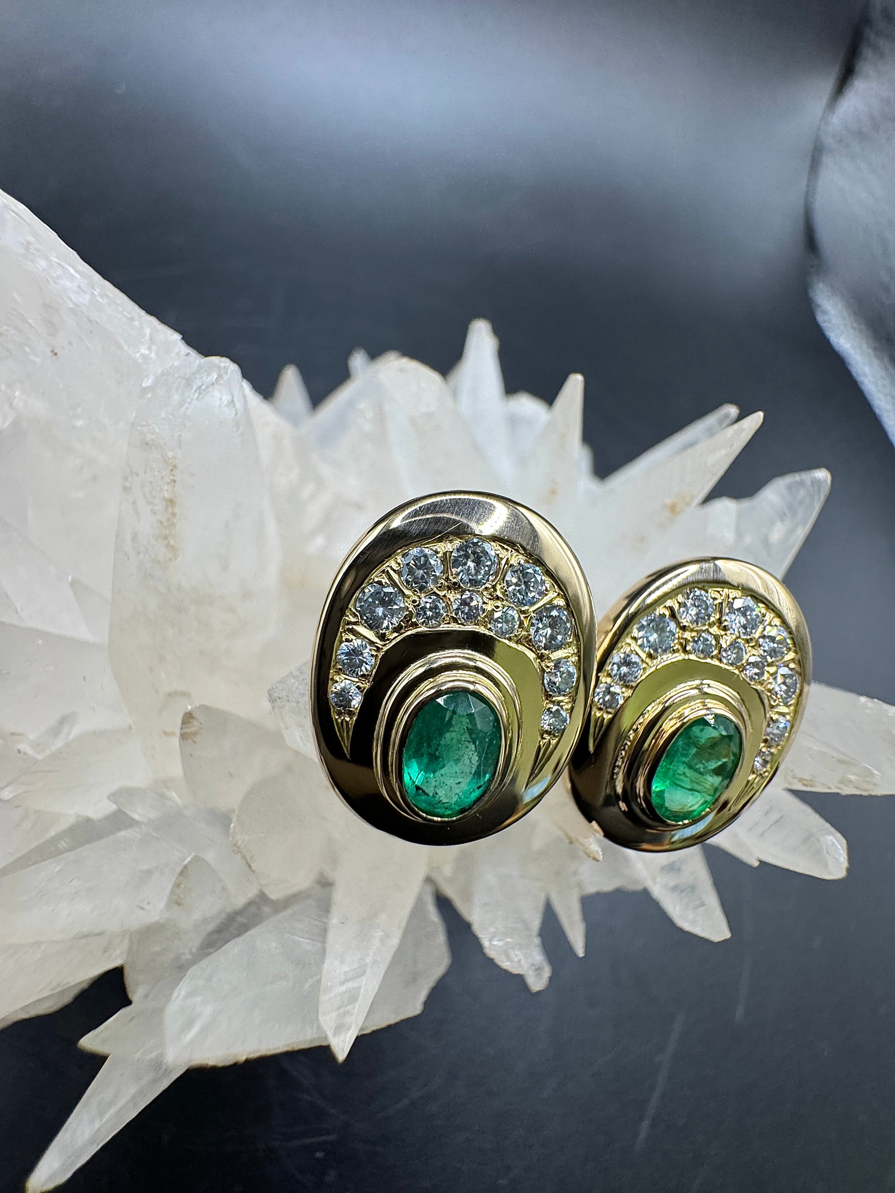 Handcrafted stud earrings in 18k yellow gold with fine emeralds & brilliant-cut diamonds