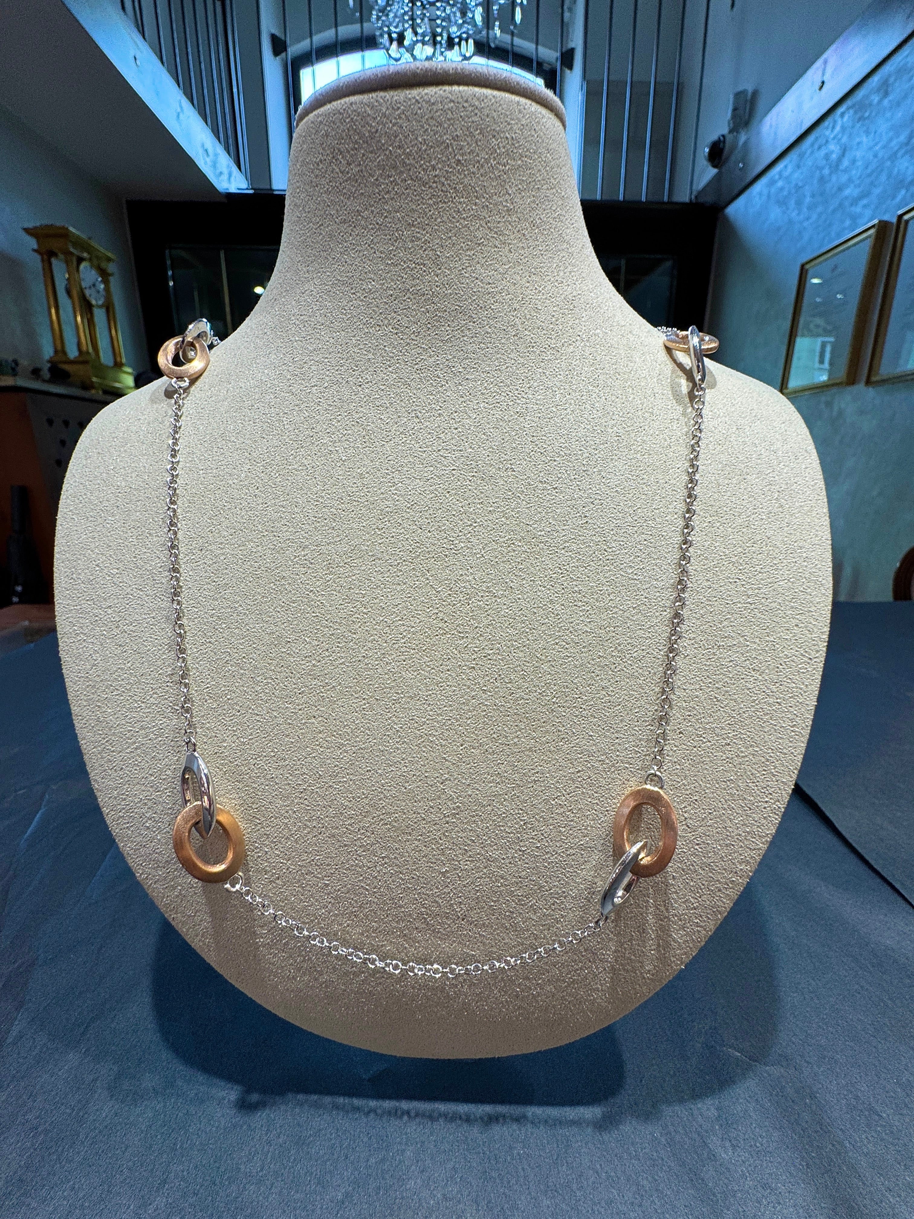 Moderne Halskette in 14 Karat Weiß -und Roségold