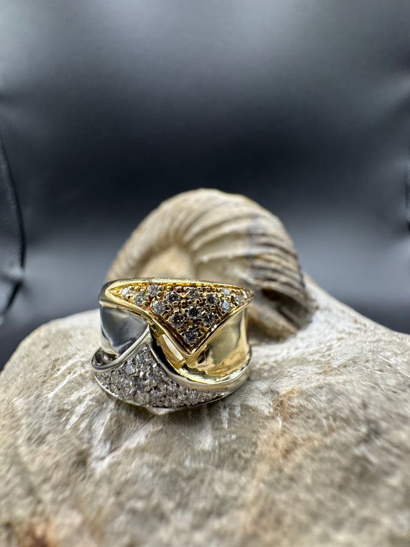 Breiter Bicolor-Ring in 18 Karat Gelb- & Weißgold mit feinen Brillanten