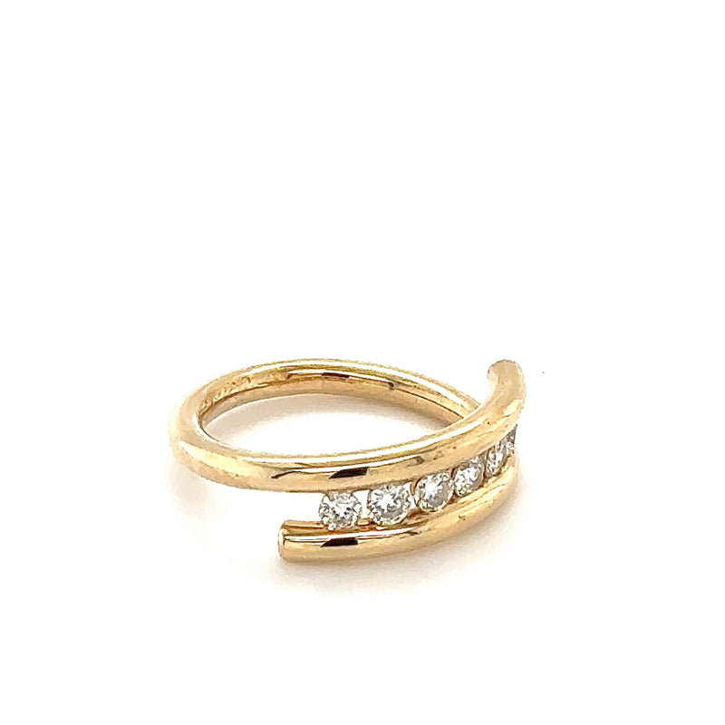 Eleganter Designerring in 14 Karat Gelbgold mit lebhaften Brillanten