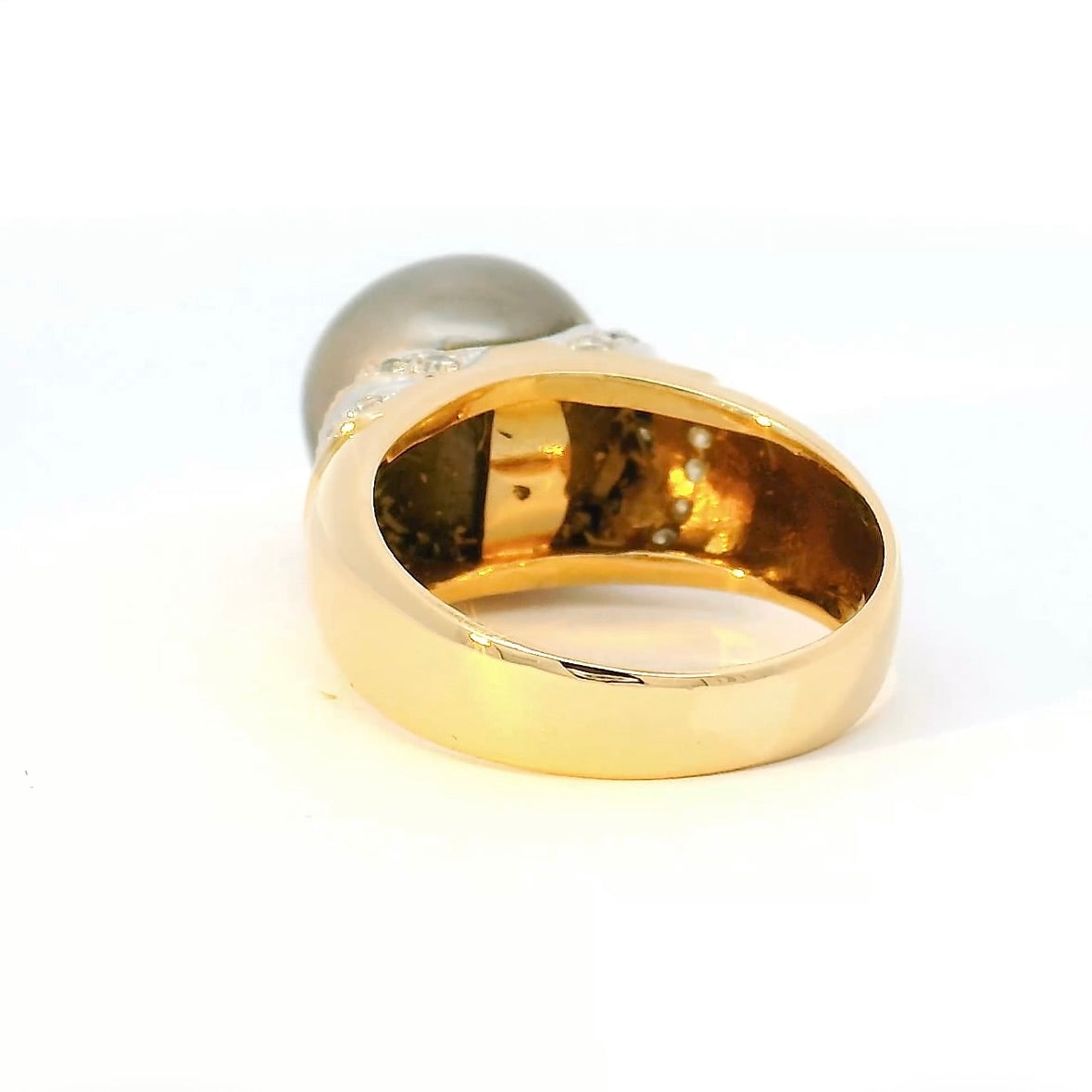 Eleganter Vintage Ring in 18 Karat Gold mit Tahitiperle & Brillanten