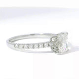 Edler Solitär-Ring in 18 Karat Weißgold mit Radiant-Brillant & Pavé-Besatz